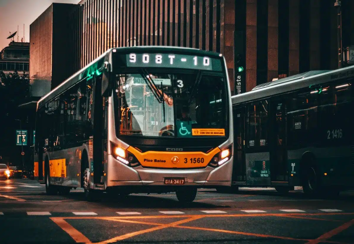 transport public  destination voyage