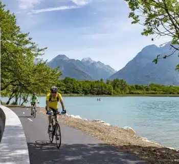 Exploration pittoresque le tour du lac d'Annecy à vélo